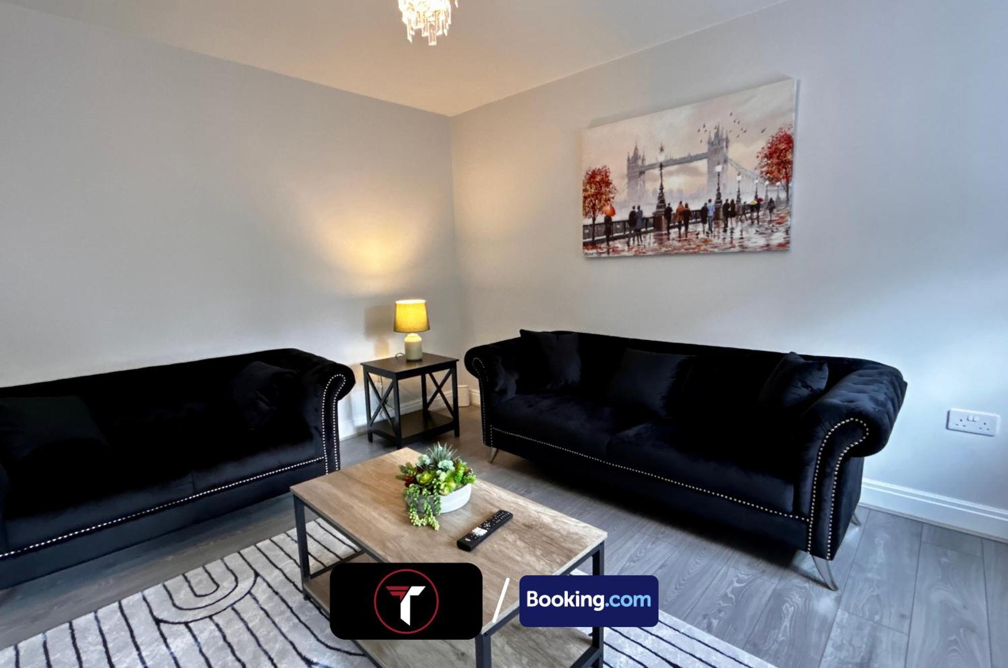 Spacious 4 Bedroom By Tara Stays Short Lets & Serviced Accommodation Aldershot With Free Wifi & Garden Eksteriør bilde
