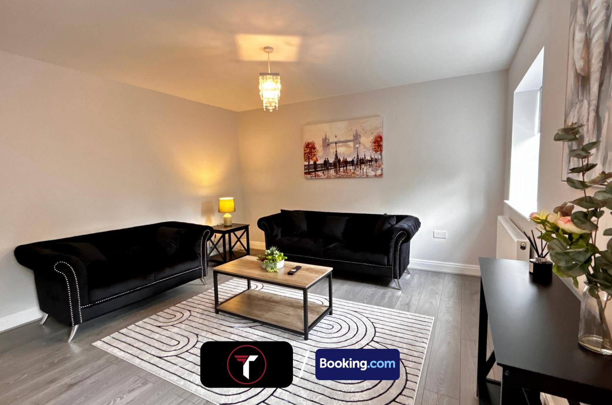 Spacious 4 Bedroom By Tara Stays Short Lets & Serviced Accommodation Aldershot With Free Wifi & Garden Eksteriør bilde