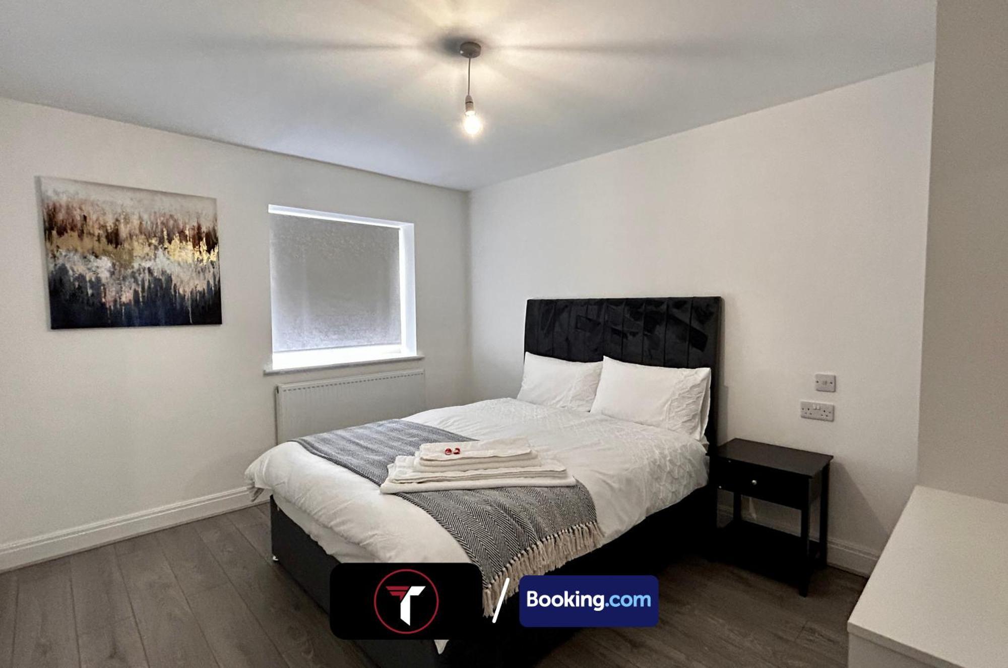 Spacious 4 Bedroom By Tara Stays Short Lets & Serviced Accommodation Aldershot With Free Wifi & Garden Eksteriør bilde
