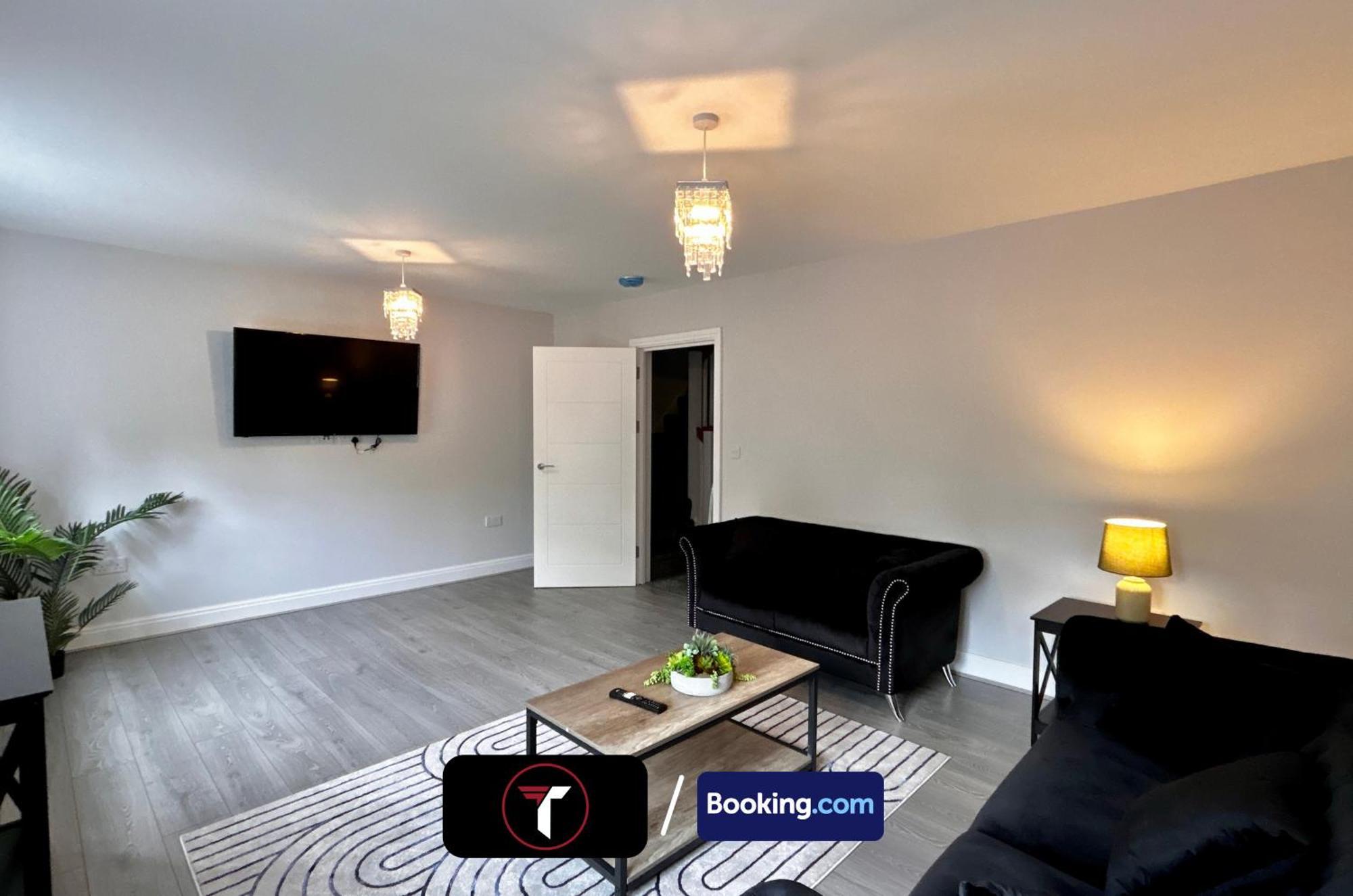 Spacious 4 Bedroom By Tara Stays Short Lets & Serviced Accommodation Aldershot With Free Wifi & Garden Eksteriør bilde