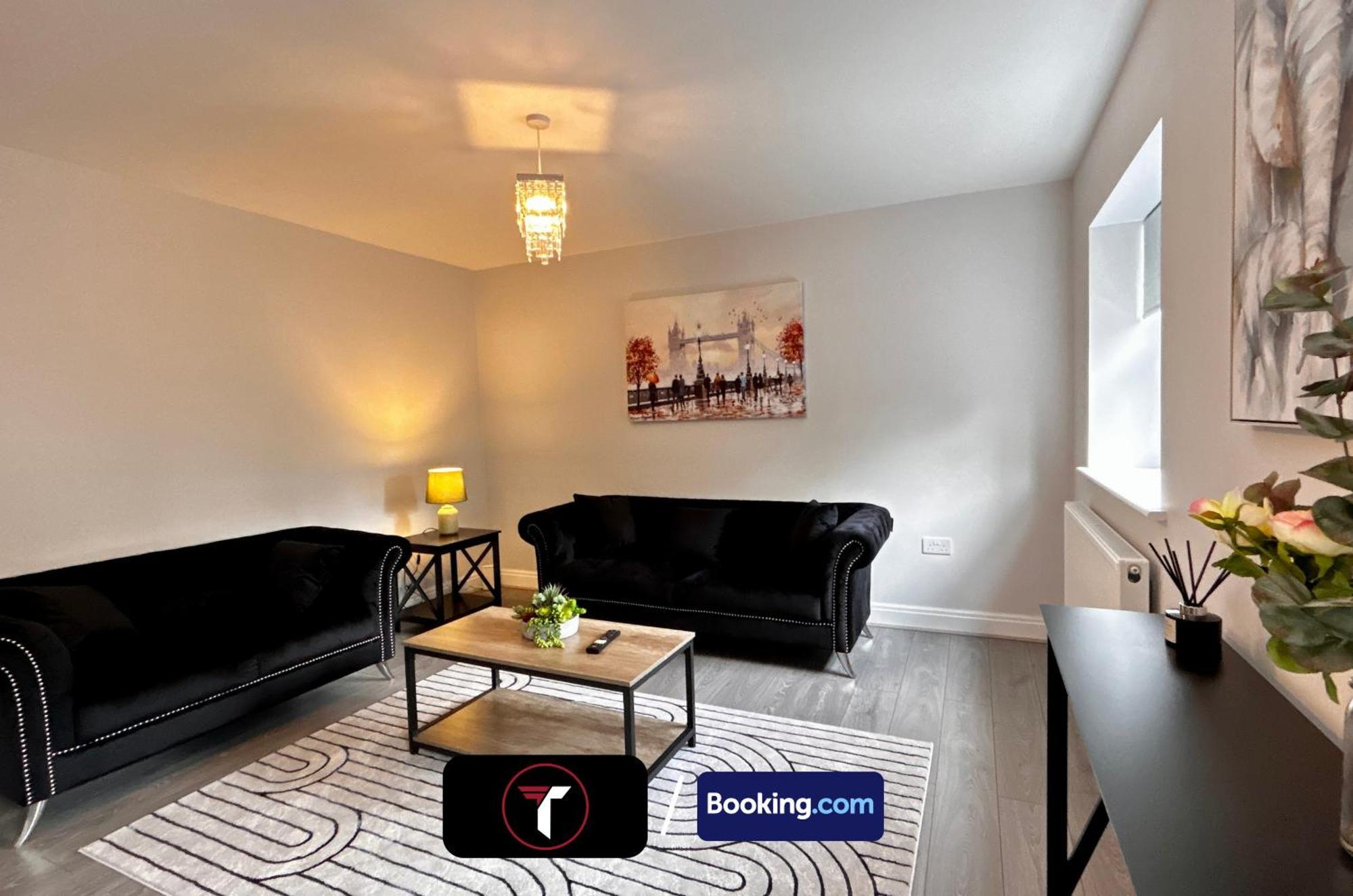 Spacious 4 Bedroom By Tara Stays Short Lets & Serviced Accommodation Aldershot With Free Wifi & Garden Eksteriør bilde