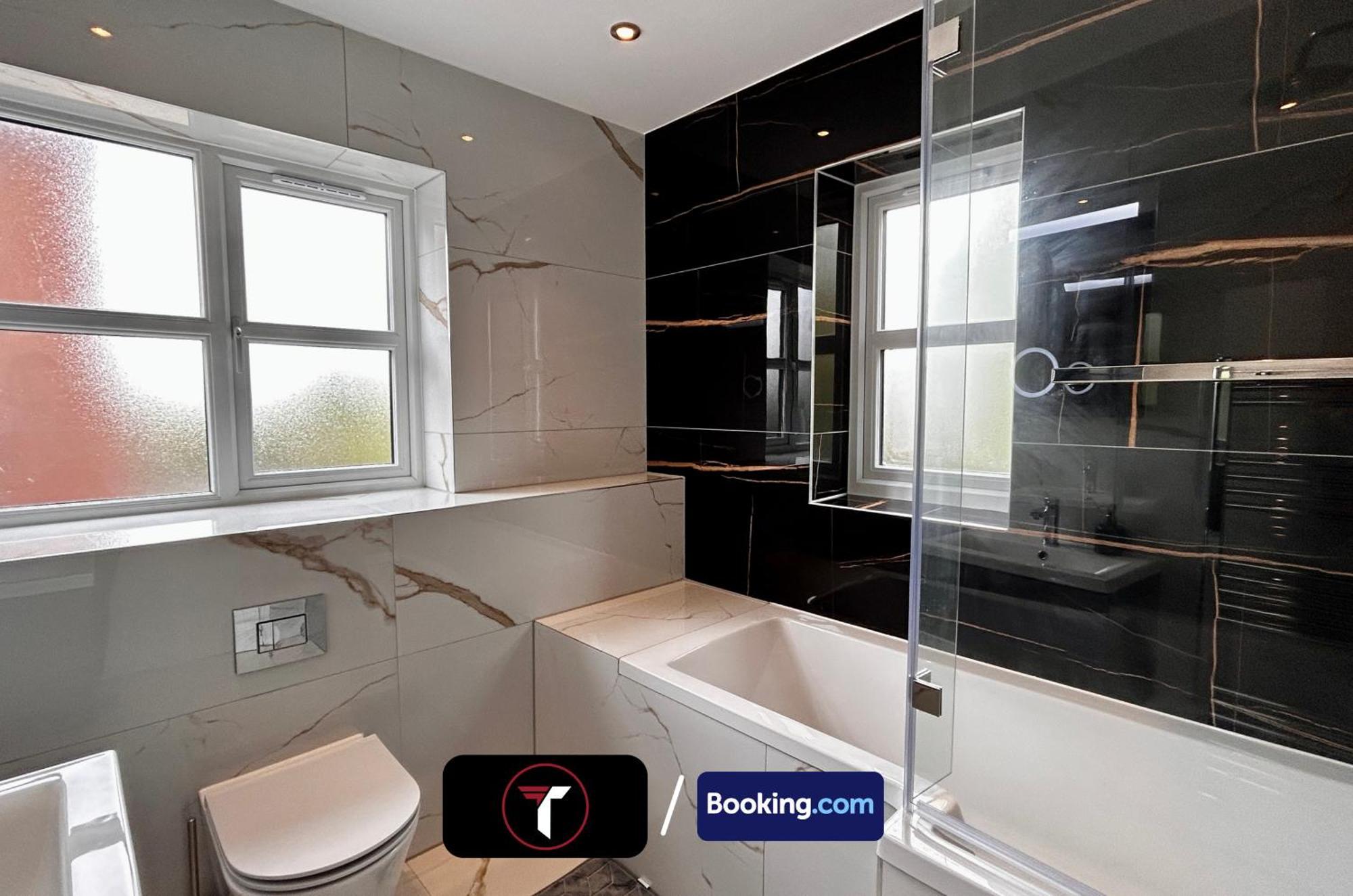 Spacious 4 Bedroom By Tara Stays Short Lets & Serviced Accommodation Aldershot With Free Wifi & Garden Eksteriør bilde