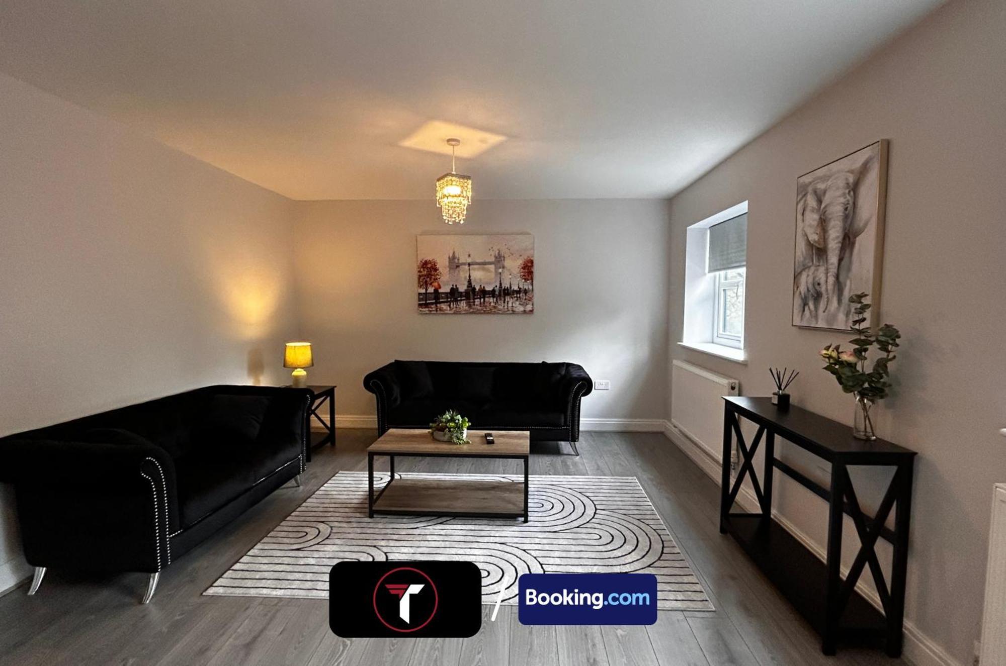 Spacious 4 Bedroom By Tara Stays Short Lets & Serviced Accommodation Aldershot With Free Wifi & Garden Eksteriør bilde