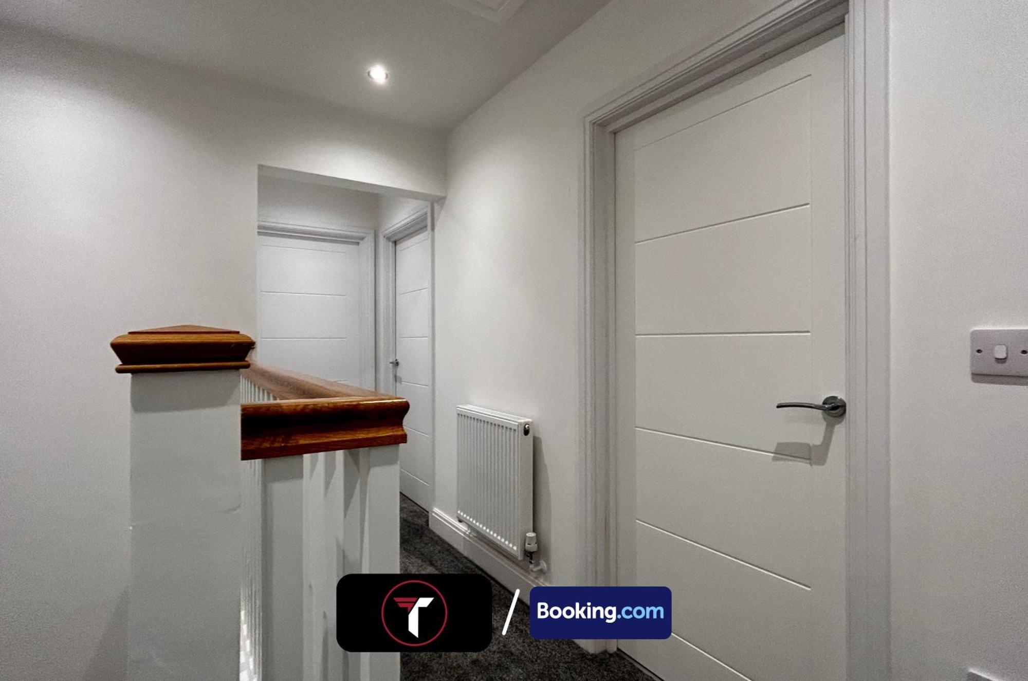 Spacious 4 Bedroom By Tara Stays Short Lets & Serviced Accommodation Aldershot With Free Wifi & Garden Eksteriør bilde